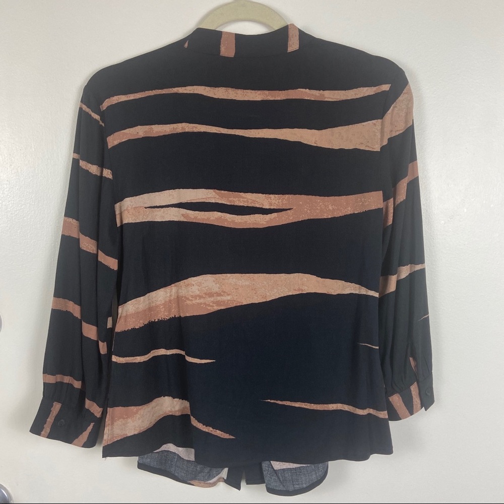 NIC+ZOE Abstract Animal Print Front Twist Top - Picture 10 of 15